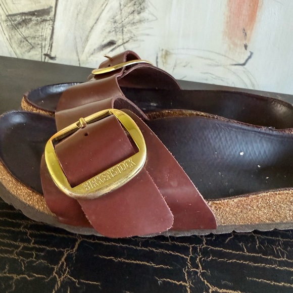 Gold and Brown Leather Sandals with Buckle Closure - Picture 9 of 13